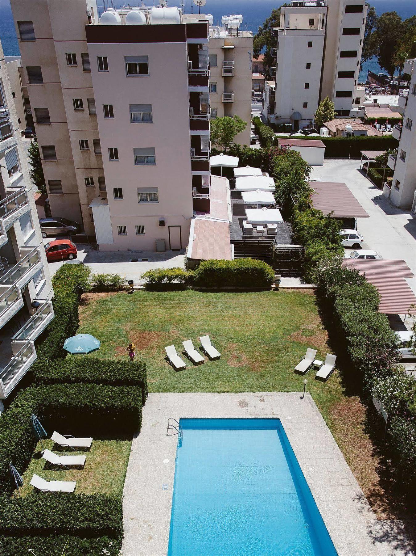 Vega Apartments Limassol Exteriör bild